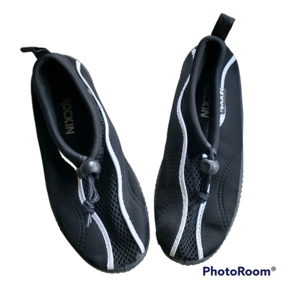 Kid's Rockin Black Water Shoes Size 2 Youth